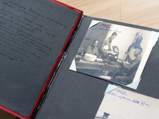 Für die historische Erinnerungskultur an das Kriegsgefangenenlager sind Ego-Dokumente wie das Fotoalbum von großer Bedeutung. Foto: LWL/Hecker