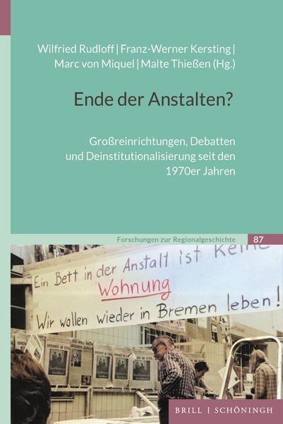 Das Buchcover zeigt Bewohner:innen der langzeitpsychiatrischen Klinik Kloster Blankenburg bei einem Aktionstag auf einem Stadtteilfest in in Bremen.