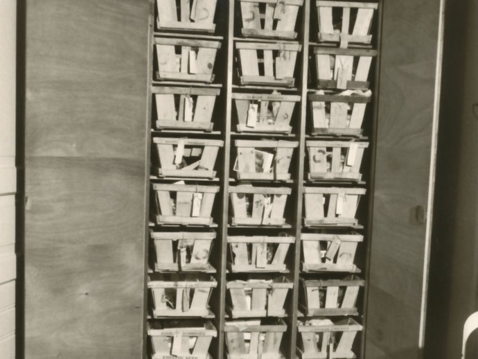 Aufbewahrungsschrank für persönliche Dinge der Patientinnen Foto: Karl Klucken, 1970/71 (Archiv- und Dokumentationszentrum LWL-Klinik Warstein) (öffnet vergrößerte Bildansicht)