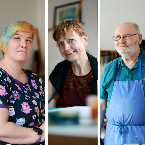 Drei Menschen: eine Frau mit bunten Haaren, eine ältere Frau mit roten Haaren und ein älterer Herr mit Bart