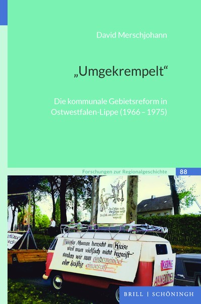 Das Foto auf dem Buchcover zeigt den Protest der Warburger Bevölkerung zur geplanten Kreisgebietsreform im Jahr 1967. Foto: LWL