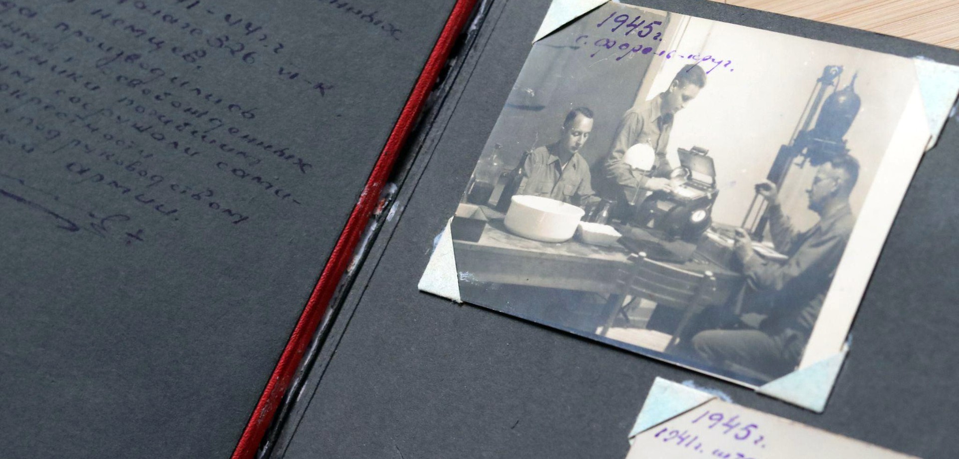 Für die Erinnerungskultur an das Kriegsgefangenenlager sind Ego-Dokumente wie das Fotoalbum von großer Bedeutung. Foto: LWL/Hecker