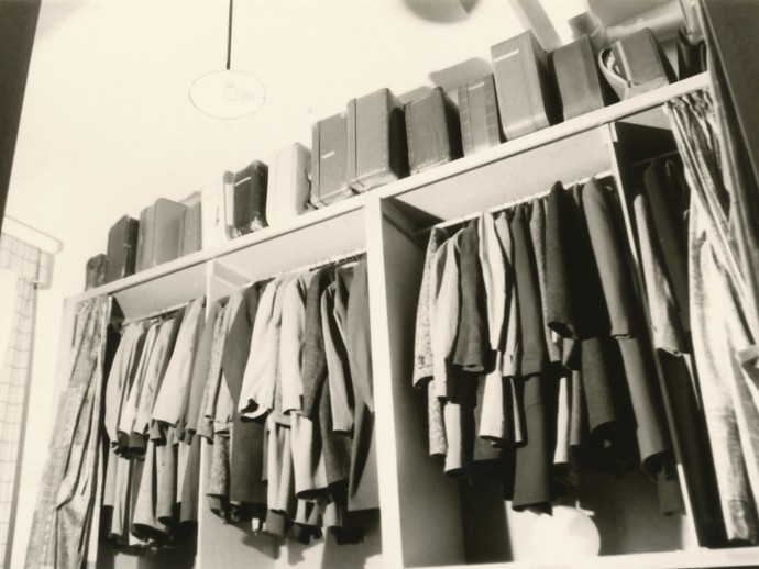 Beengende Fülle in der Garderobe  Foto: Karl Klucken, 1970/71 (Archiv- und Dokumentationszentrum LWL-Klinik Warstein) (öffnet vergrößerte Bildansicht)