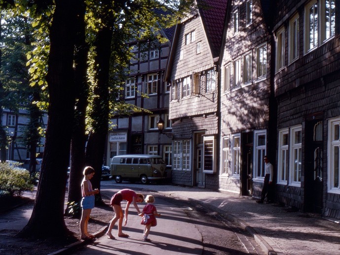 Gütersloh im 20. und 21. Jahrhundert: Verwandlungen einer Stadt von 1945 bis 2025 (vergrößerte Bildansicht wird geöffnet)